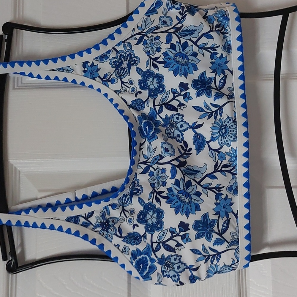Blue and White Bikini with Triangle Pattern - Picture 3 of 8